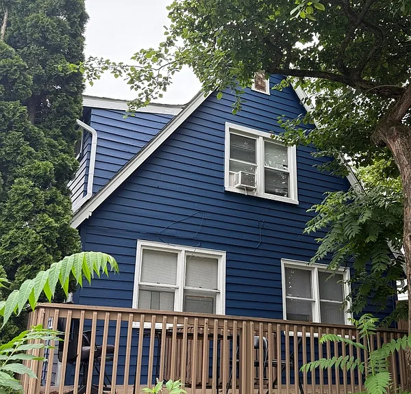 900 Woodlawn Ave — Photo 2