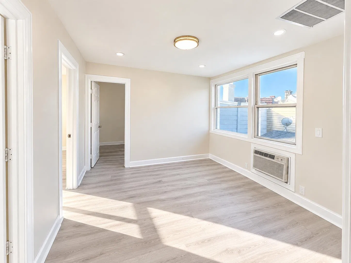 3 bed, 1.0 bath, $2,250 — Photo 4