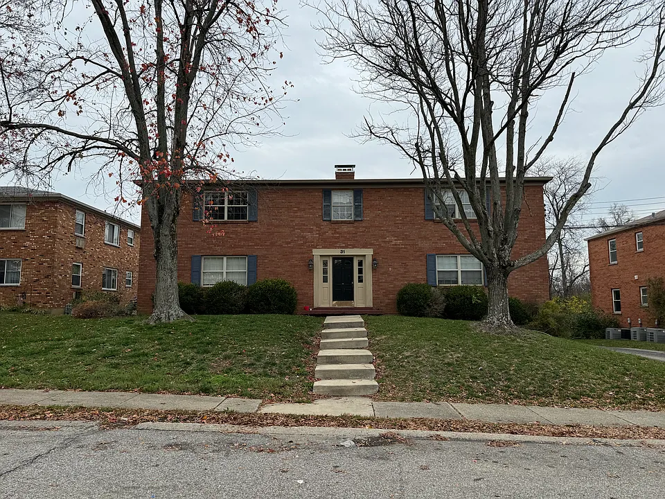 31 Holly Woods Dr #A