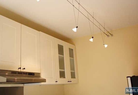 2nd image of 400 Park Pl APT 5F