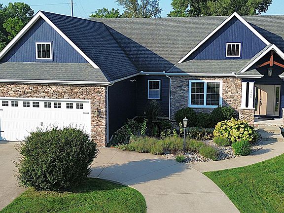 2nd image of 2400 Bay Pointe Dr