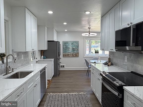 4th image of 6505 Acorn Ct