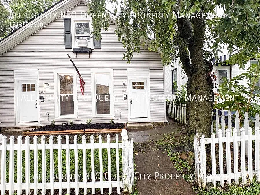 1-Bedroom Duplex with Spacious Living Area! — Photo 1