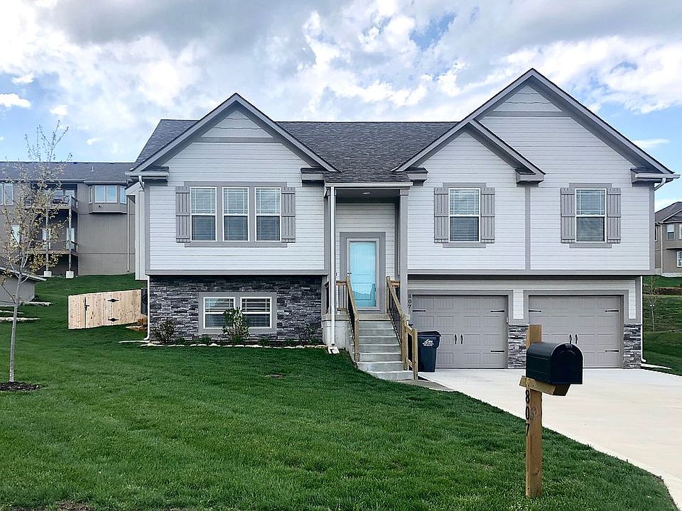 1st image of 807 SW Apple Grove Ct