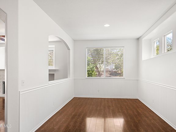 5th image of 460 Fallbrook Ave