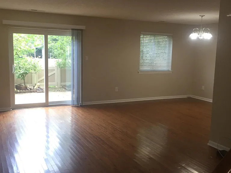 94 Tennyson Dr — Photo 3