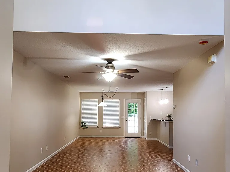 355 Gardners Cir — Photo 2