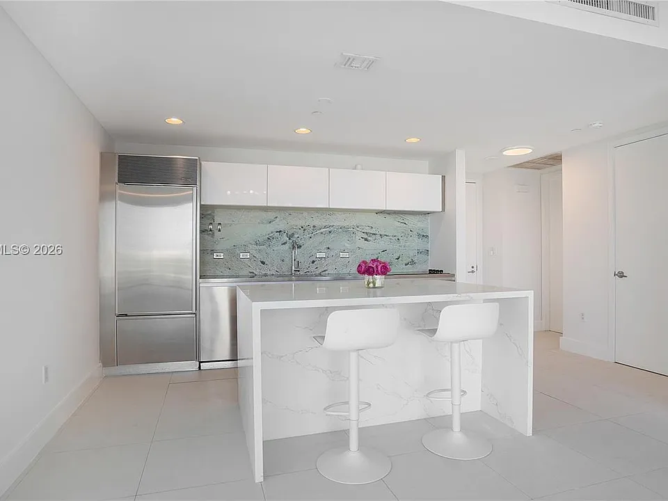 1040 Biscayne Blvd #1206