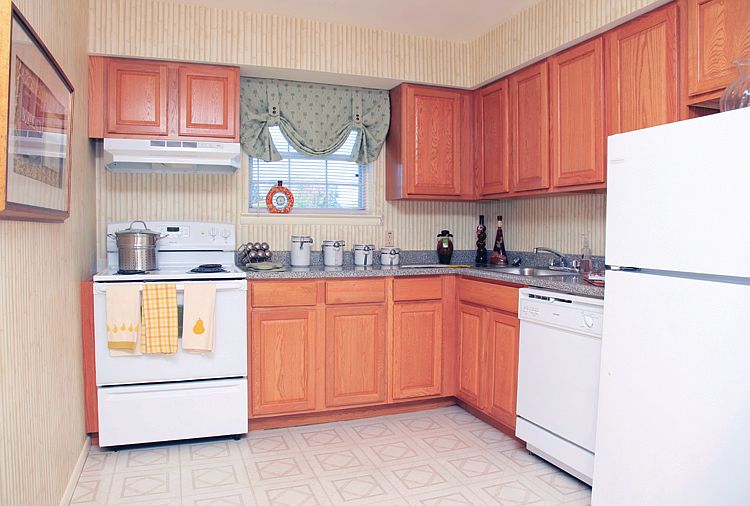 1st image of 3342 East Blvd