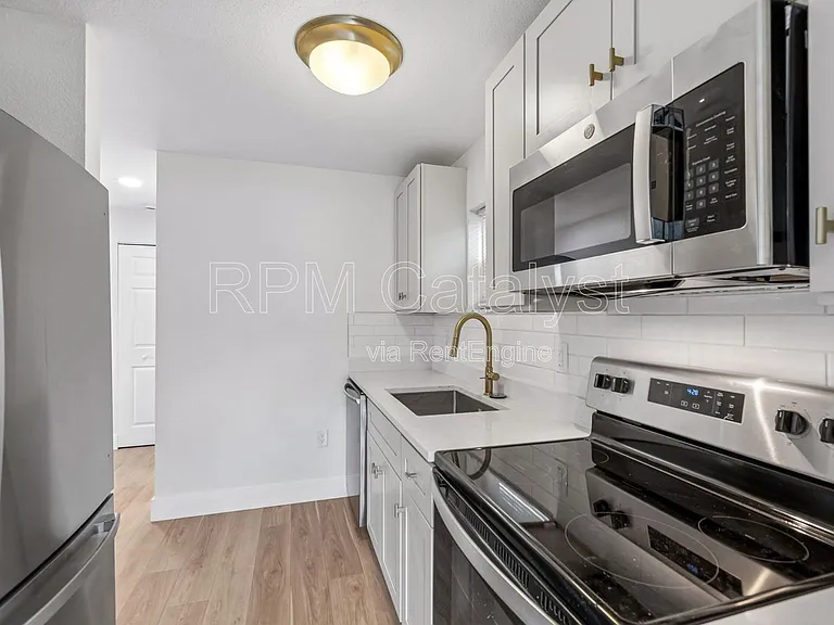 6905 1/2 N Duncan Ave #A — Photo 13