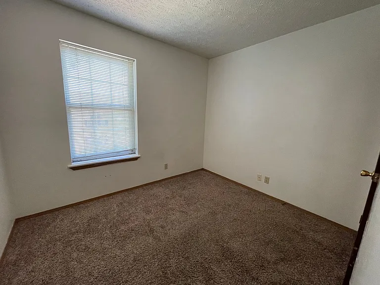 Southfork Apartments — Photo 14