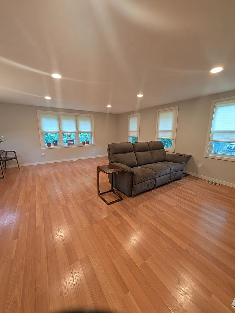 Beautiful & Spacious 3-Bedroom, 1.5-Bath Condo Available October 1st! — Photo 2