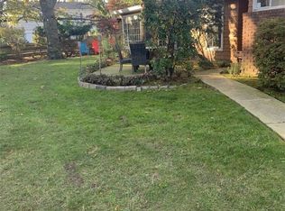 156 East Rockaway Rd, Hewlett, NY 11557