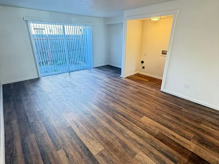 540 W Maple St #25 — Photo 7
