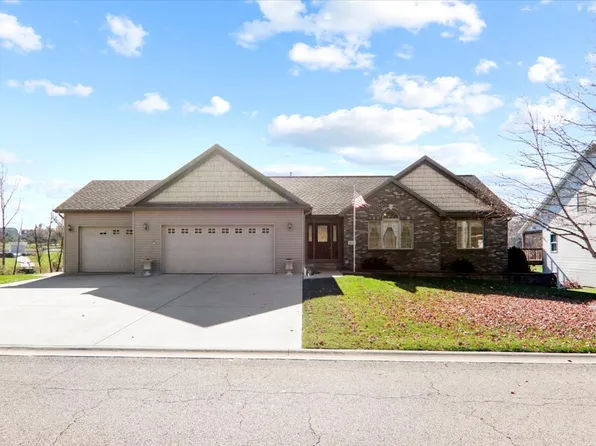 611 E Vorey St, Heyworth, IL 61745