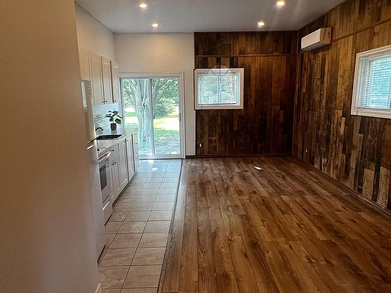 16632 York Durham Line N #GARAGE — Photo 8