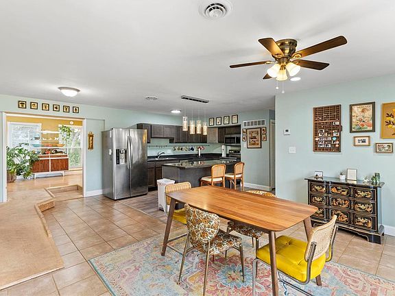 4th image of 4152 Carondelet Blvd