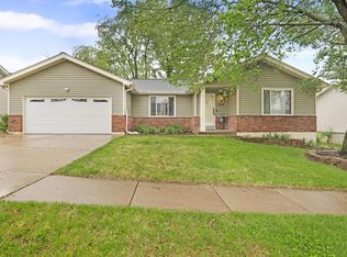 706 Wagon Ridge Dr, Fenton, MO 63026