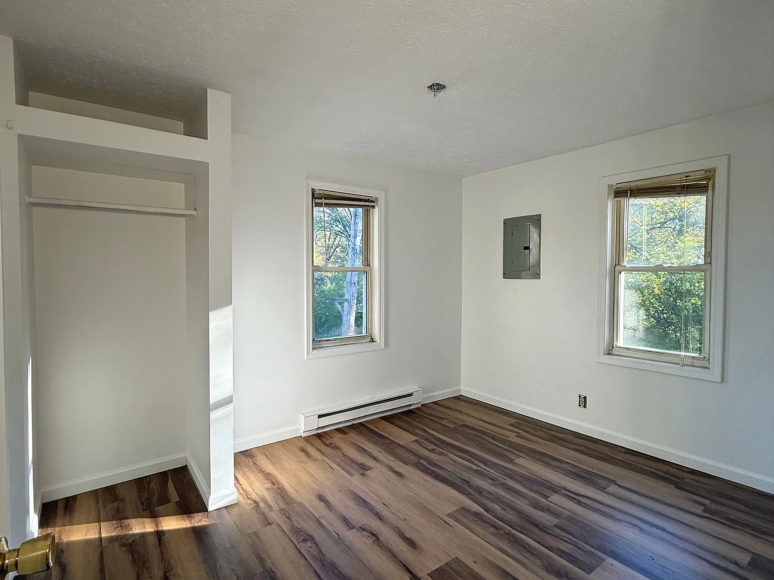 Recently Renovated 3-Bedroom Upstairs Apartment — Photo 2