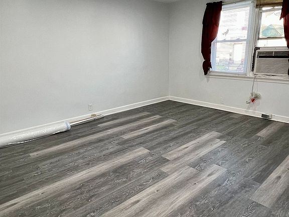 4th image of 6332 Gardenia St #1