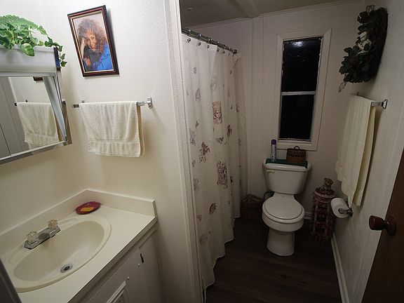 3rd image of 204 Hollyglen St