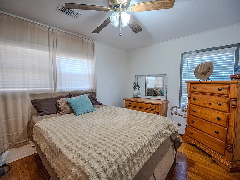 505 Cypress Ave — Photo 11