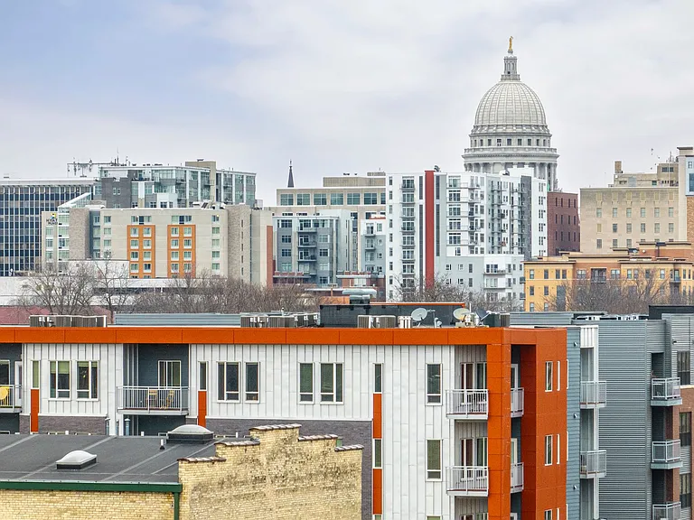 640 W Wilson St — Photo 16