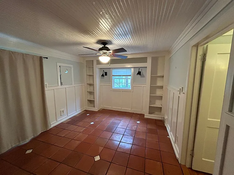 2461 Lyndhurst Ave — Photo 106