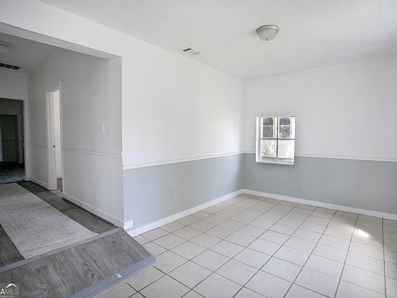 2nd image of 402 Boulevard St