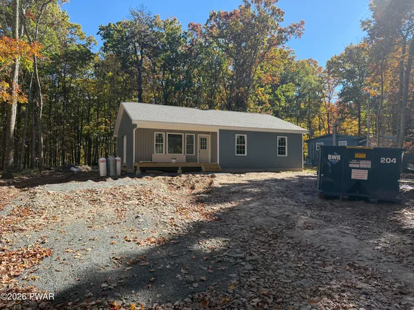 161 Cottonwood Dr, Hawley, PA 18428