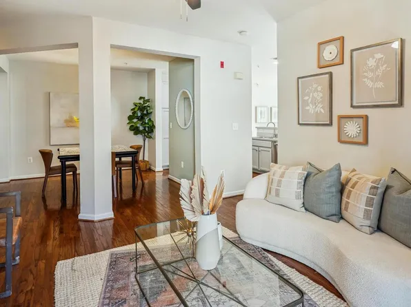 6476 Cheyenne Dr Unit 202, Alexandria, VA 22312