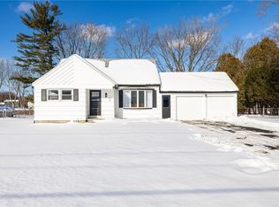 928 Plank Rd, Penfield, NY 14526