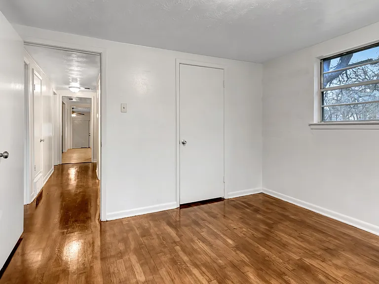 410 Shady Ln — Photo 10