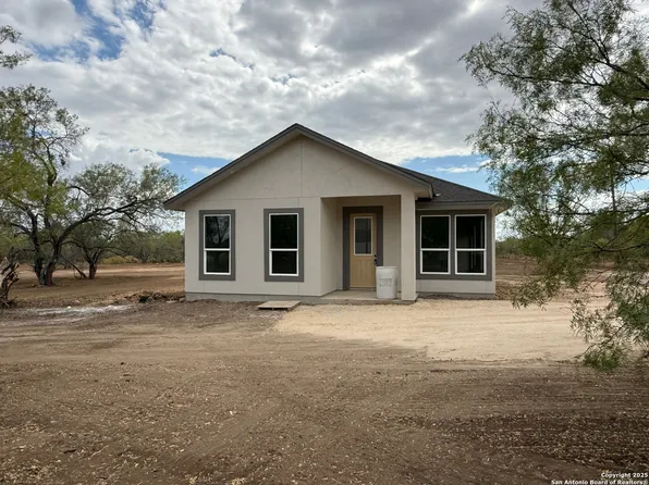 1400 Corgey Rd., Pleasanton, TX 78064