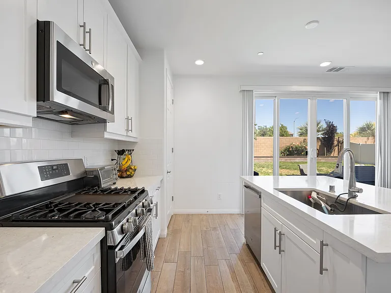 43864 Hampton St — Photo 9