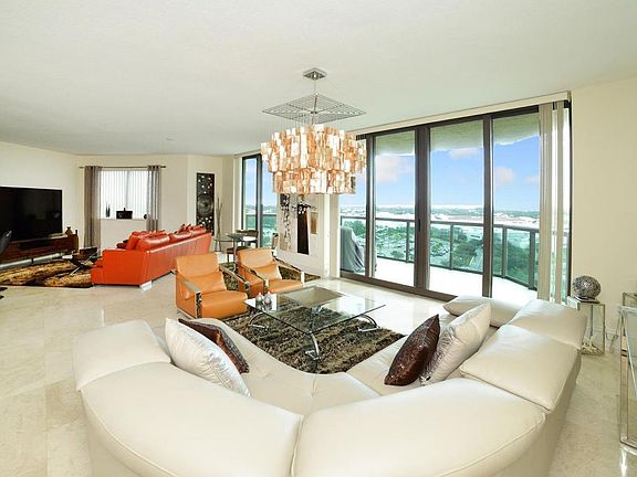 Home For Sale In The Landmark