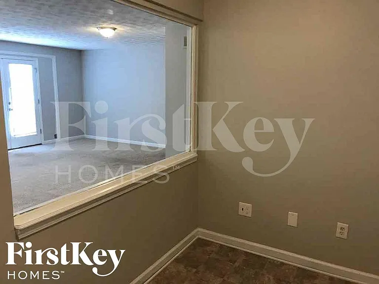 5623 Crystal Hl — Photo 10