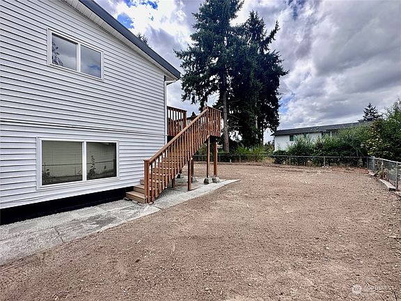 4th image of 17302 6th Avenue Ct E
