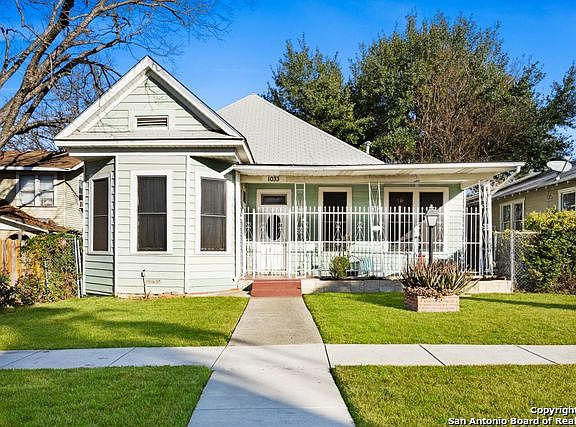 4th image of 1033 W Summit Ave