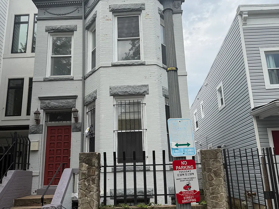 739 Morton St NW