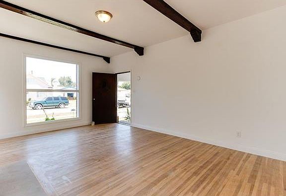 5th image of 550 W 105th St