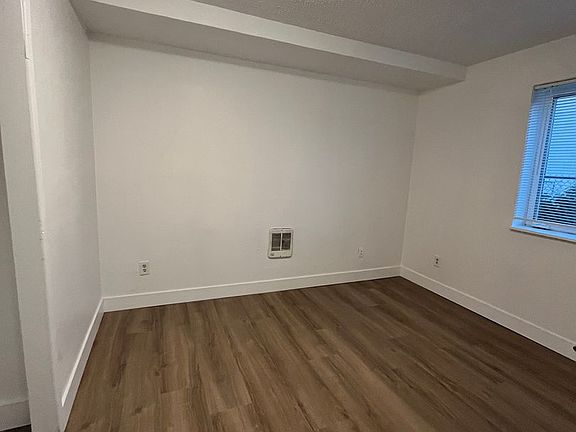 4th image of 1723 1727 Park Ave NE #1727D