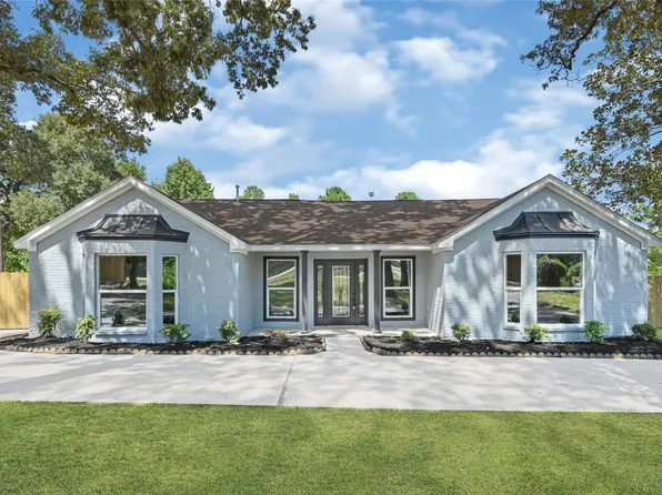 1602 Baker Dr, Tomball, TX 77375