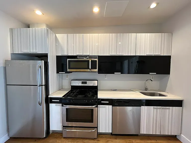 441 Harman St #3 — Photo 1