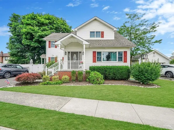 344 Stewart Avenue, Bethpage, NY 11714