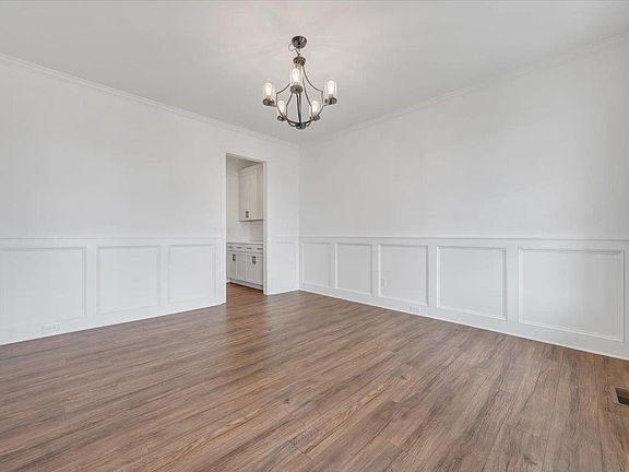 3rd image of 1027 Round Meadow Dr