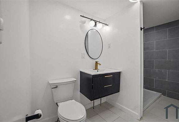 5th image of 2016 N Main St APT 2