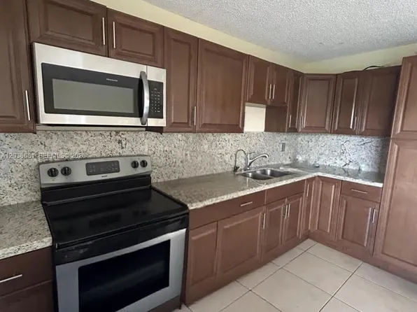 17000 NW 67th Ave, Hialeah, FL