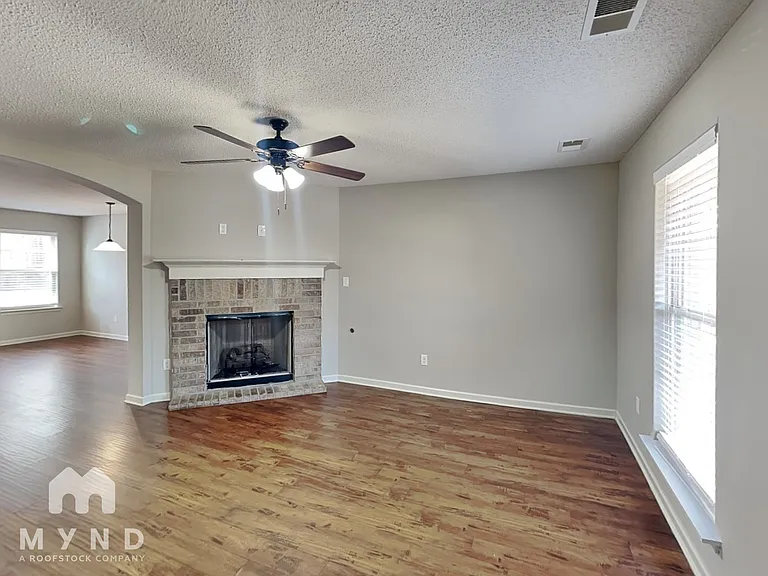 160 Nicholas Dr — Photo 7