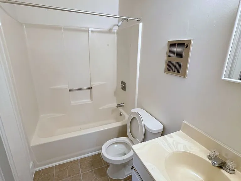 203 S 6th St #2 — Photo 5